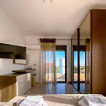 Rosalia House Вилла Асгуру
