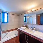 Вилла Rosalia House